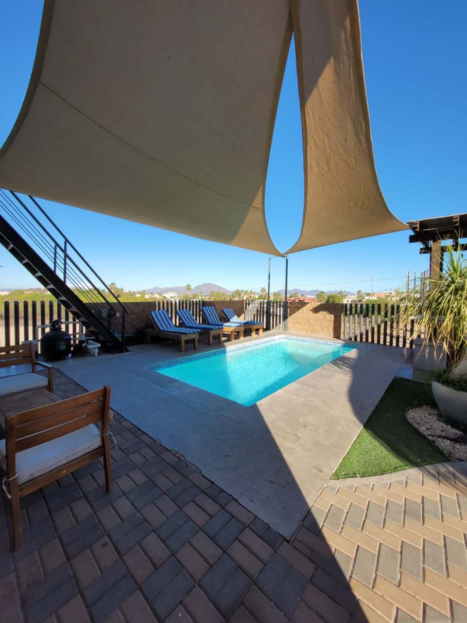 Primera imagen del album Alberca